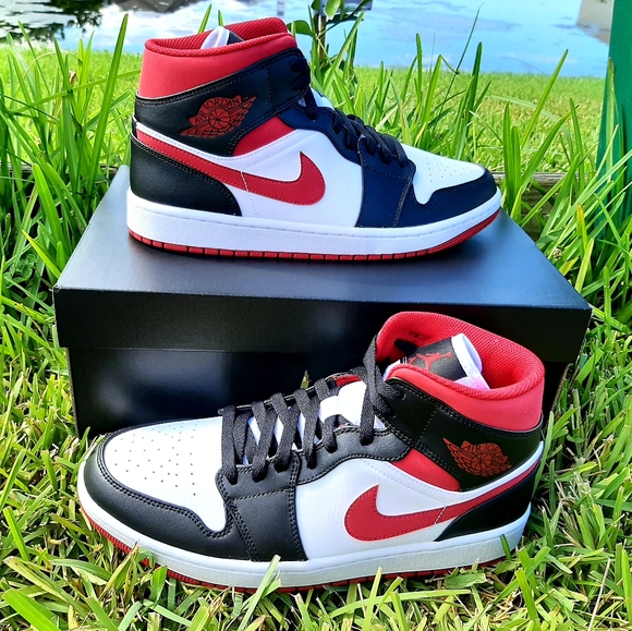 Air Jordan 1 mids gym red, black and white - Picture 1 of 6